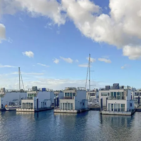 Am Pier Botel *